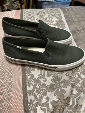 Keds Slip-On Canvas Sneakers dark green olive women’s size 10